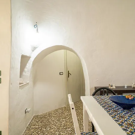 Trullo Tre Coni Cisternino