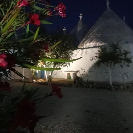 Trullo Tre Coni * Cisternino