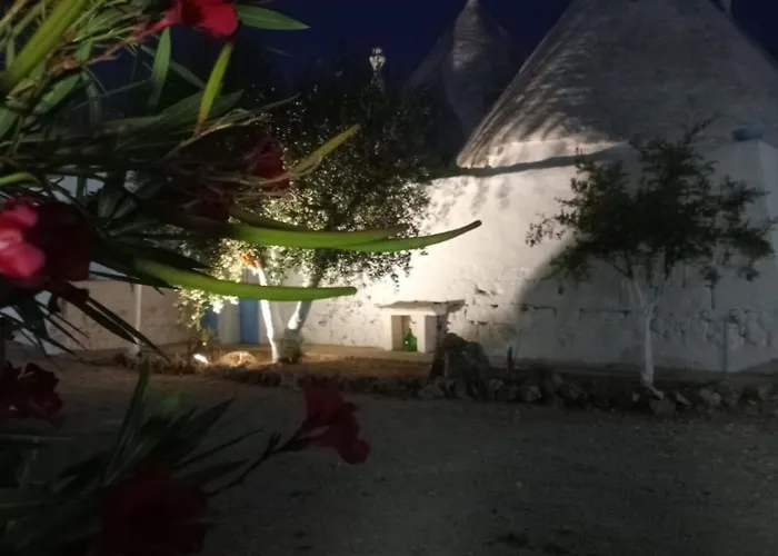 Trullo Tre Coni * Cisternino